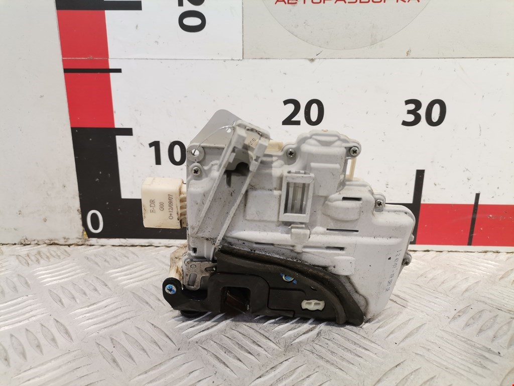 Замок двери передней правой AUDI A4 B7 2004-2007