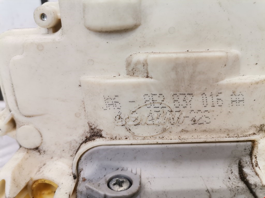 Замок двери передней правой AUDI A4 B7 2004-2007