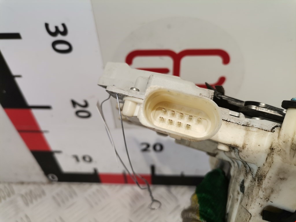 Замок двери передней правой AUDI A4 B7 2004-2007