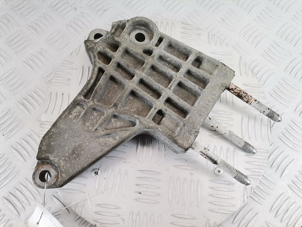 Кронштейн (крепление лапа) двигателя Opel Vectra B (1995-2002)