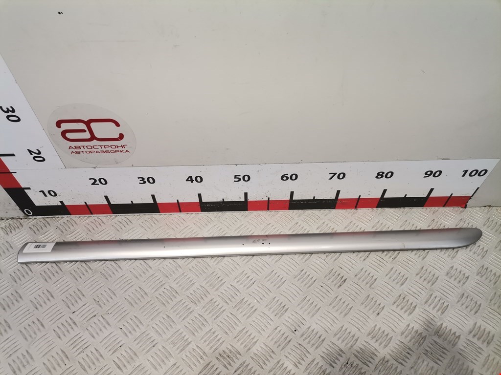 Накладка декоративная (молдинг) двери передней правой Mazda Premacy (1999-2017)