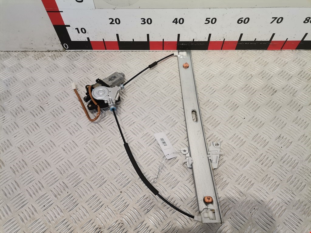 Стеклоподъемник электрический двери передней правой Mazda Premacy (1999-2017)