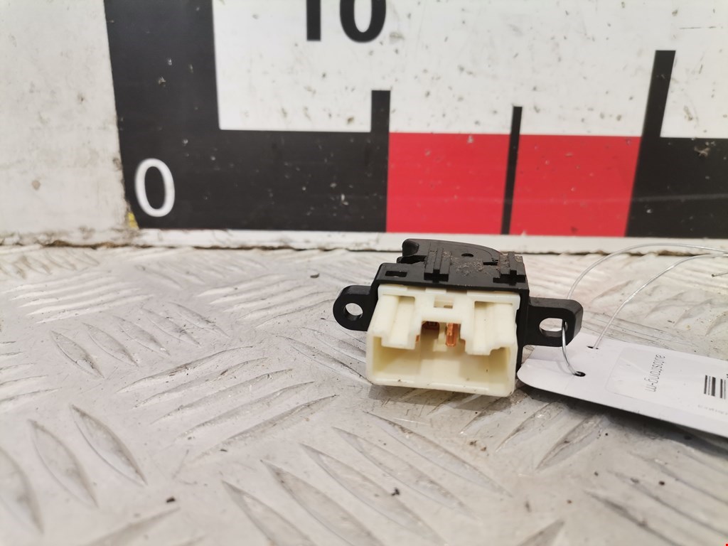 Кнопка стеклоподъемника MAZDA Premacy CP 1999-2004