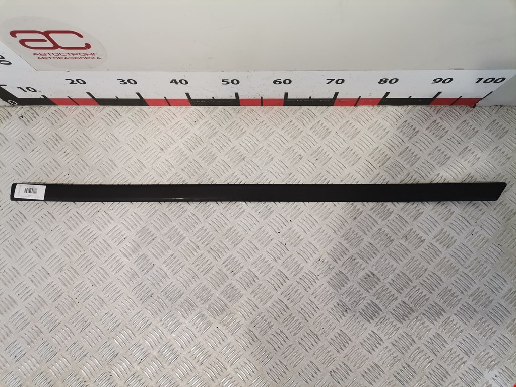 Накладка декоративная (молдинг) двери передней правой Ford Fiesta 5 (2002-2008)