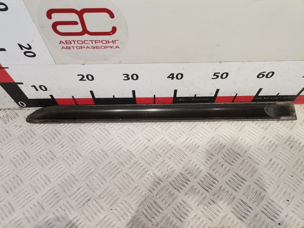 Накладка декоративная (молдинг) двери задней правой Mazda Premacy (1999-2017)