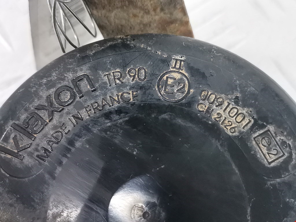 Сигнал звуковой (гудок клаксон) AUDI A4 B5 1995-2001