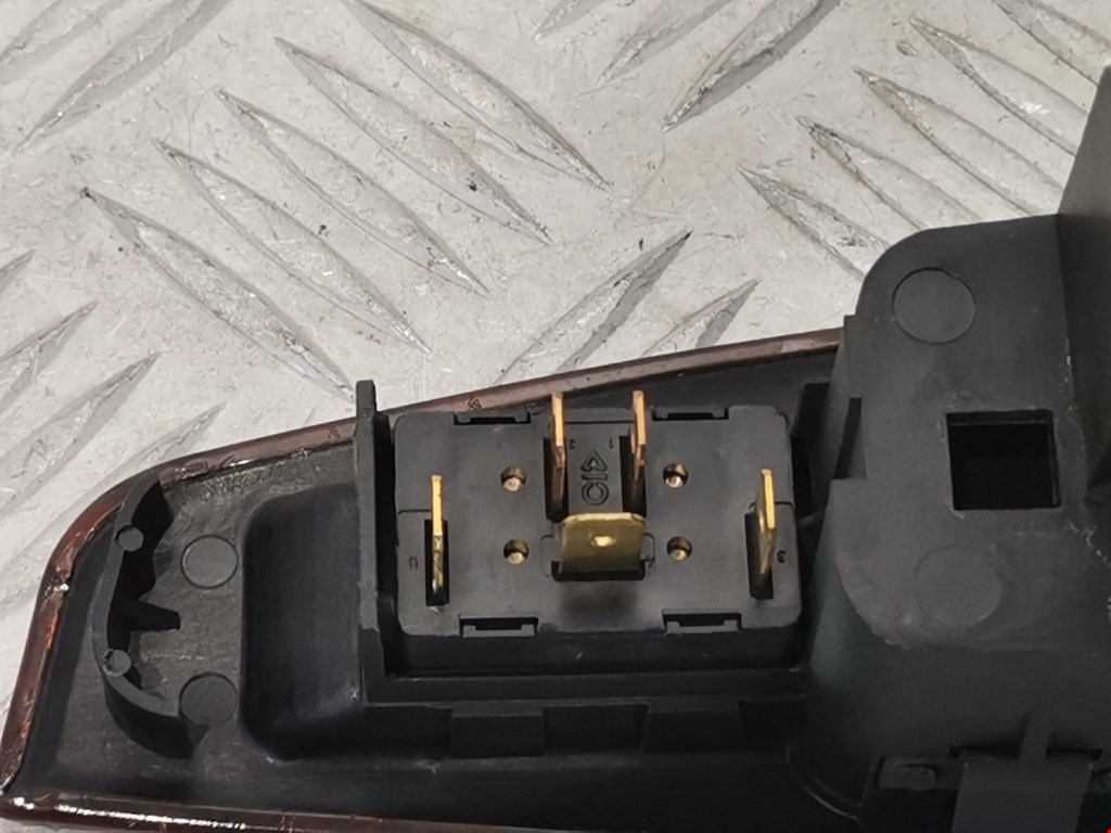 Кнопка стеклоподъемника AUDI A8 D2 1994-2002