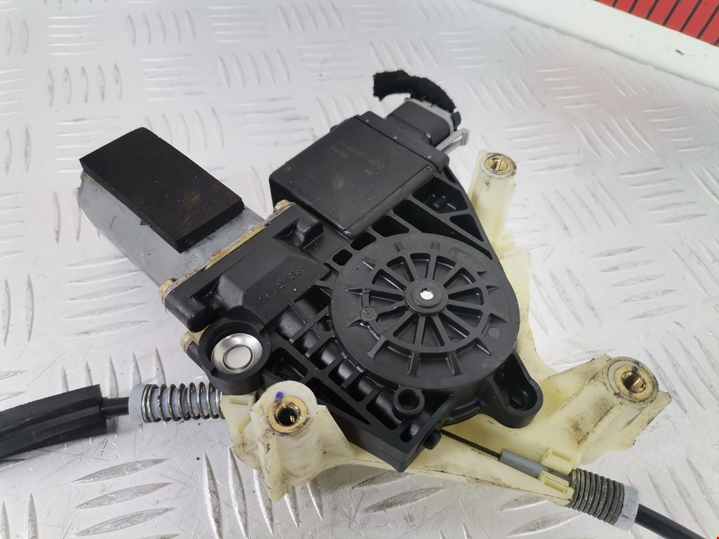 Стеклоподъемник задний правый MITSUBISHI Carisma 1995-1999