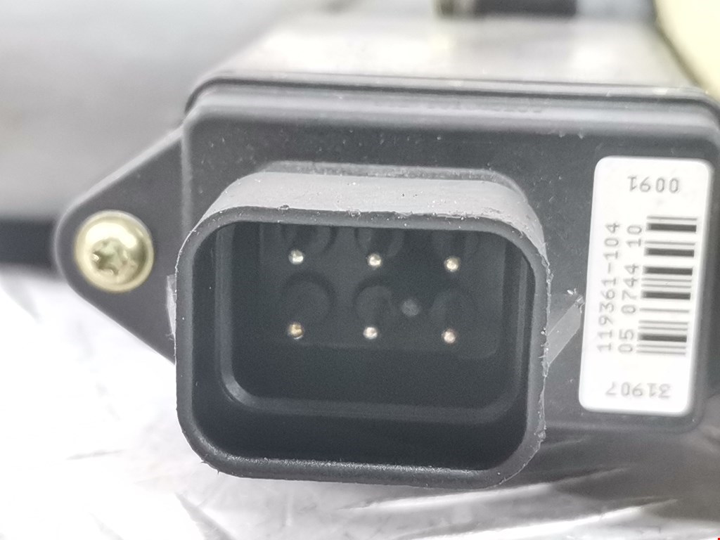 Стеклоподъемник задний правый MITSUBISHI Carisma 1995-1999