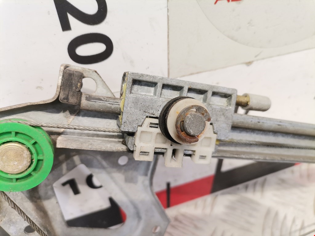 Стеклоподъемник задний правый AUDI 80 B3 1986-1991