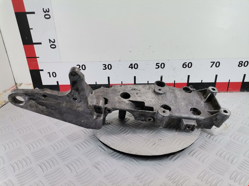 Кронштейн генератора VOLVO V70 II 2000-2007
