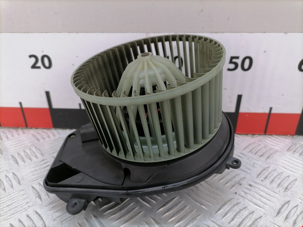 Моторчик (мотор) отопителя салона VOLKSWAGEN Passat B5 1997-2005