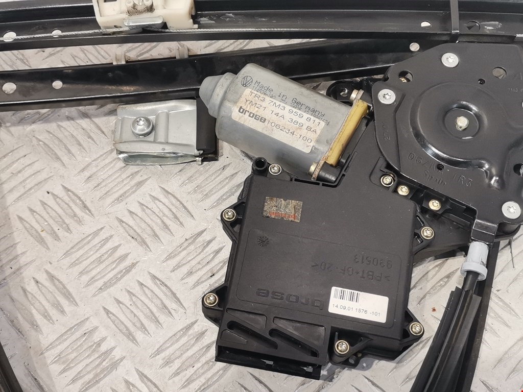 Стеклоподъемник задний левый SEAT Alhambra 1996-2010