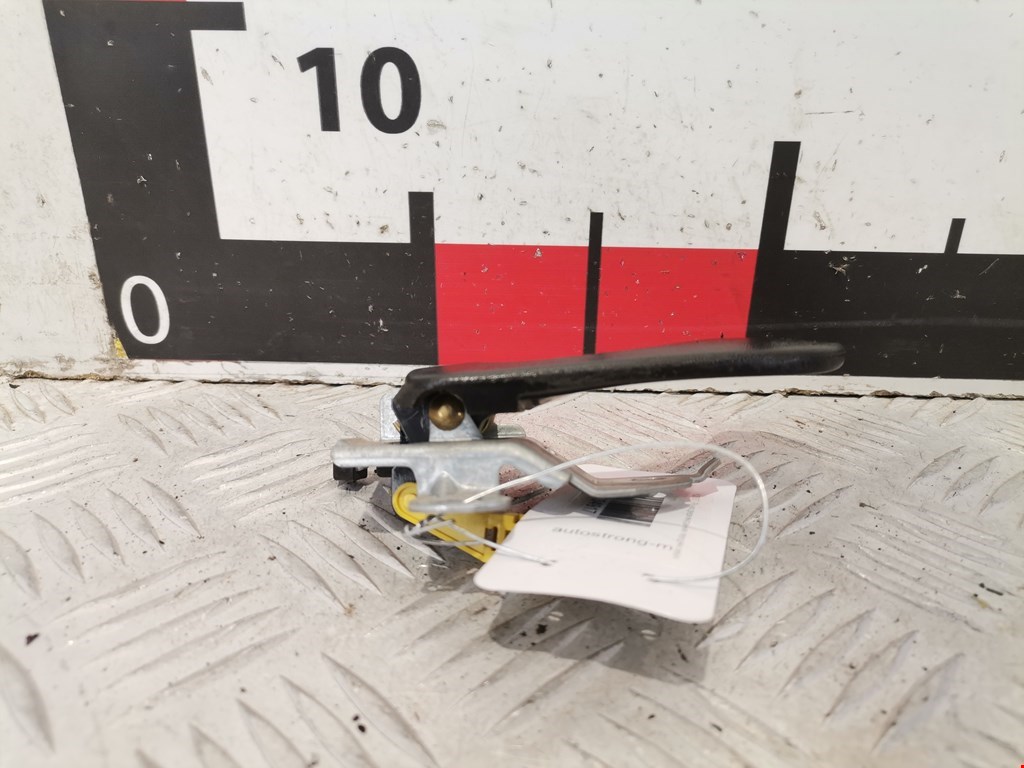 Ручка дверная передняя внутренняя левая MITSUBISHI Carisma 1995-1999