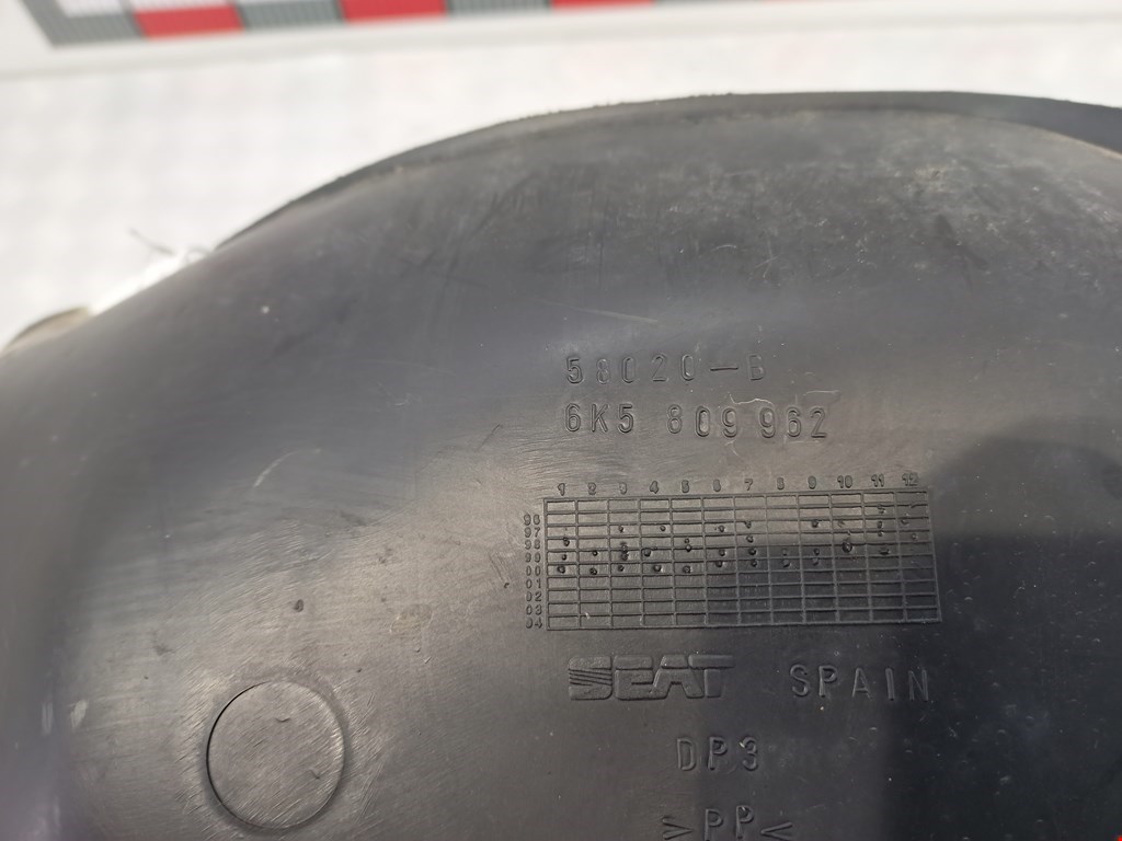 Локер (подкрылок) передний правый VOLKSWAGEN Caddy II 1995-2004