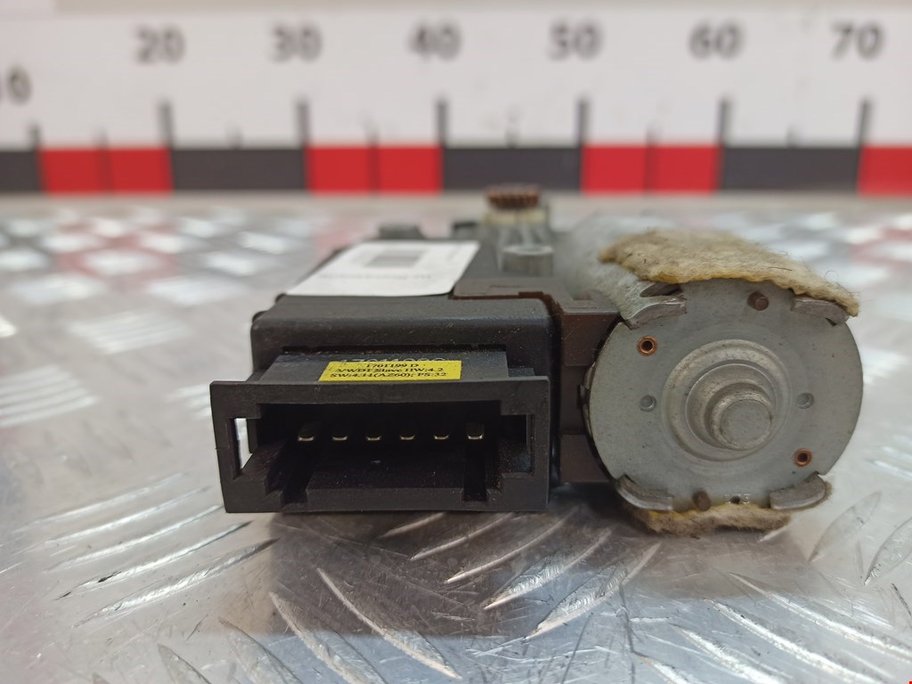 Моторчик люка (мотор двигатель электролюка) VOLKSWAGEN Phaeton 2002-2016