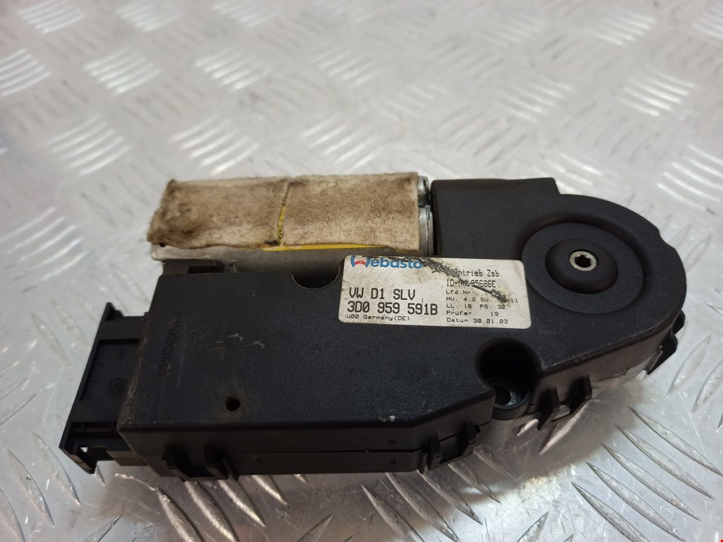 Моторчик люка (мотор двигатель электролюка) VOLKSWAGEN Phaeton 2002-2016