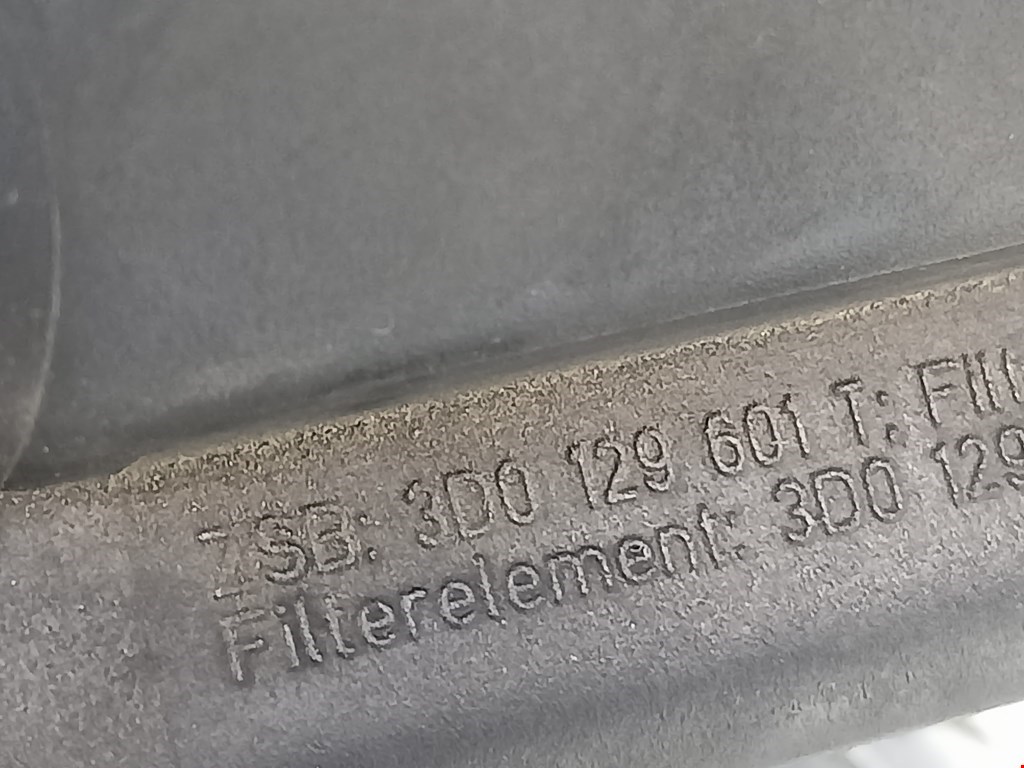 Корпус воздушного фильтра VOLKSWAGEN Phaeton 2002-2016