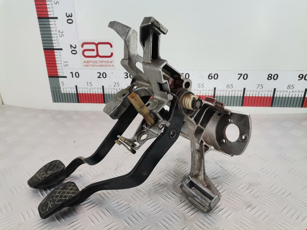 Блок педалей (педальный узел) AUDI 80 B3 1986-1991