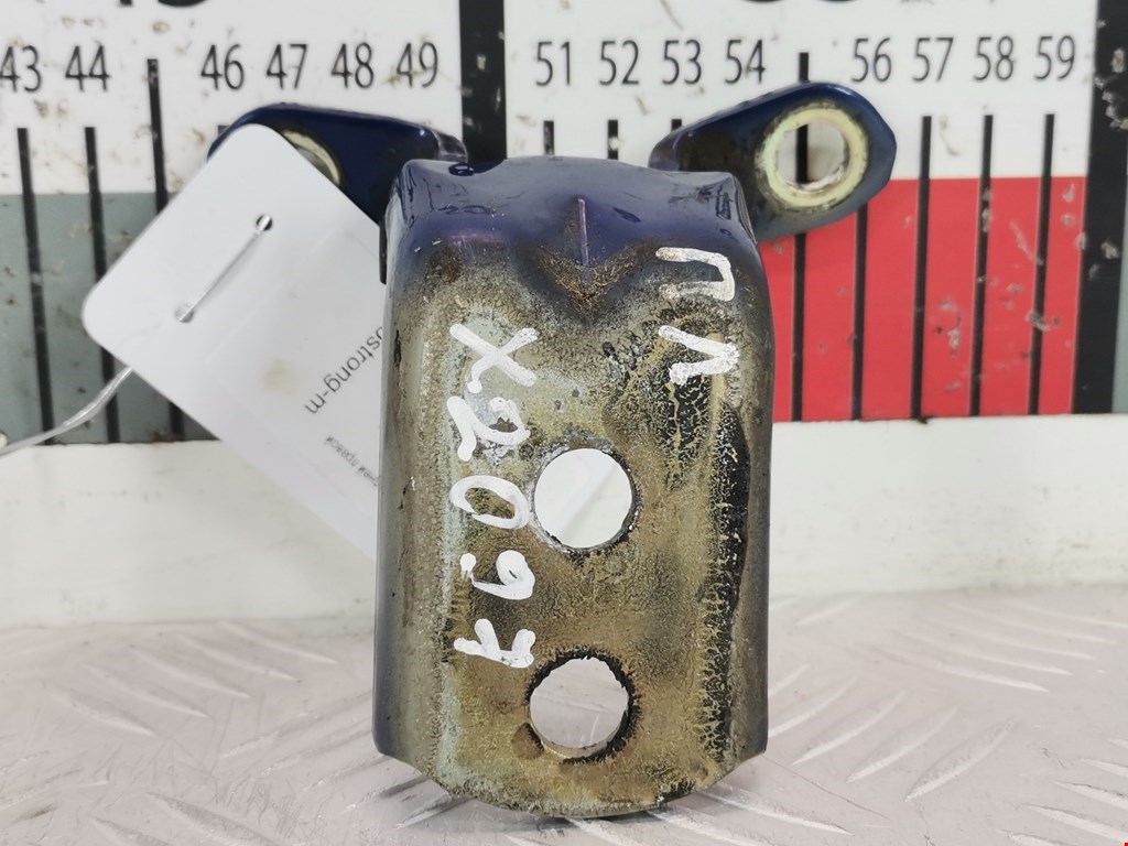 Петля двери передней правой Nissan Micra K12 (2002-2010)