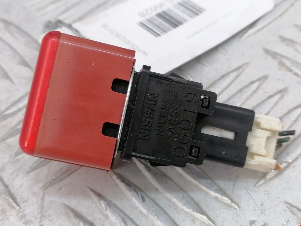 Кнопка аварийной сигнализации (аварийки) NISSAN Micra K12 2003-2010