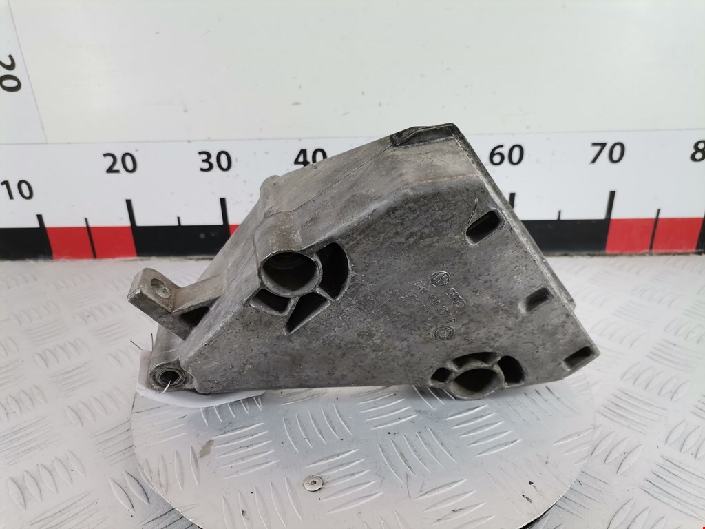 Кронштейн (крепление лапа) двигателя Volkswagen Polo 4 (2001-2009)