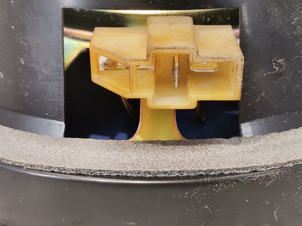 Динамик KIA Carens 1999-2002