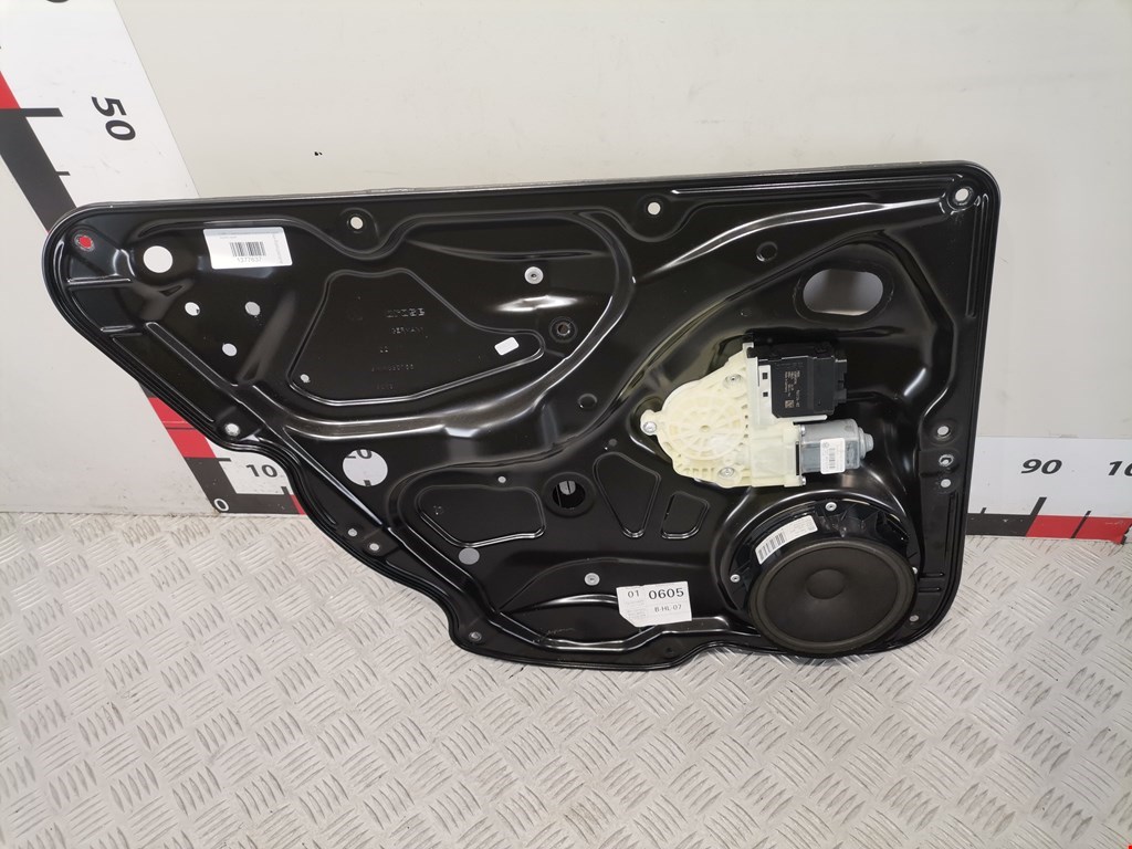 Стеклоподъемник задний левый VOLKSWAGEN Passat B7 2011-2015