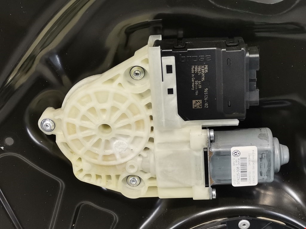 Стеклоподъемник задний левый VOLKSWAGEN Passat B7 2011-2015