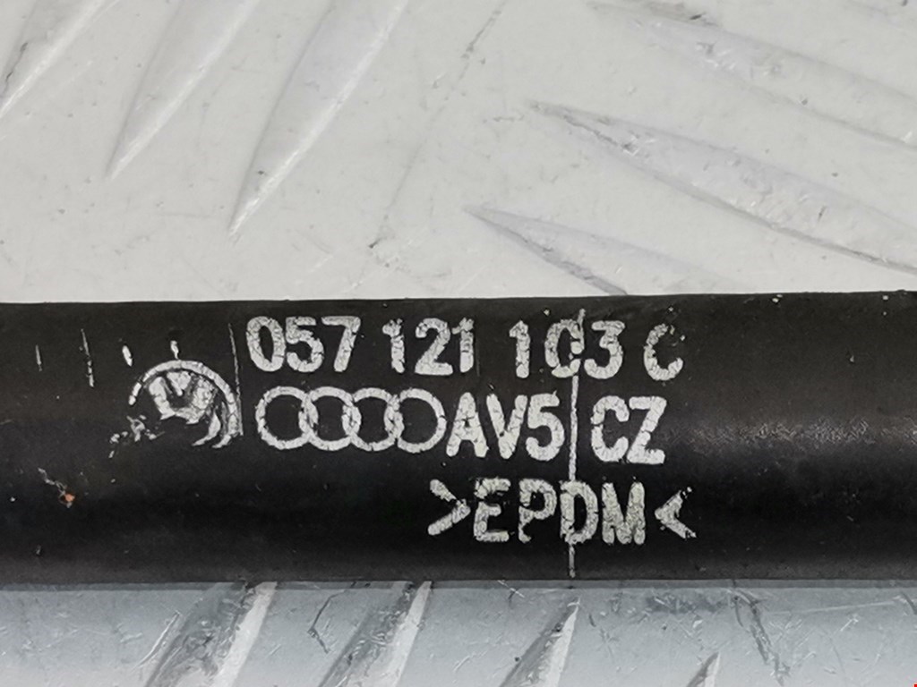 Патрубок AUDI A8 D3 2003-2010