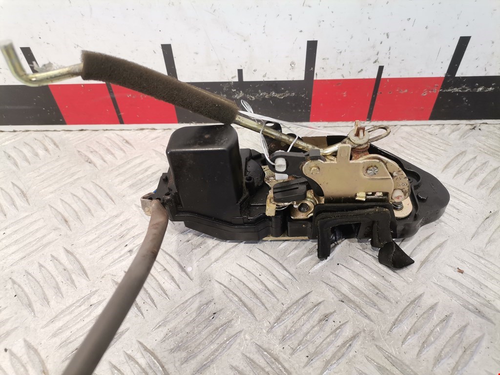 Замок двери передней правой KIA Carens 1999-2002