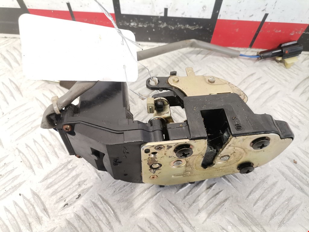 Замок двери передней правой KIA Carens 1999-2002