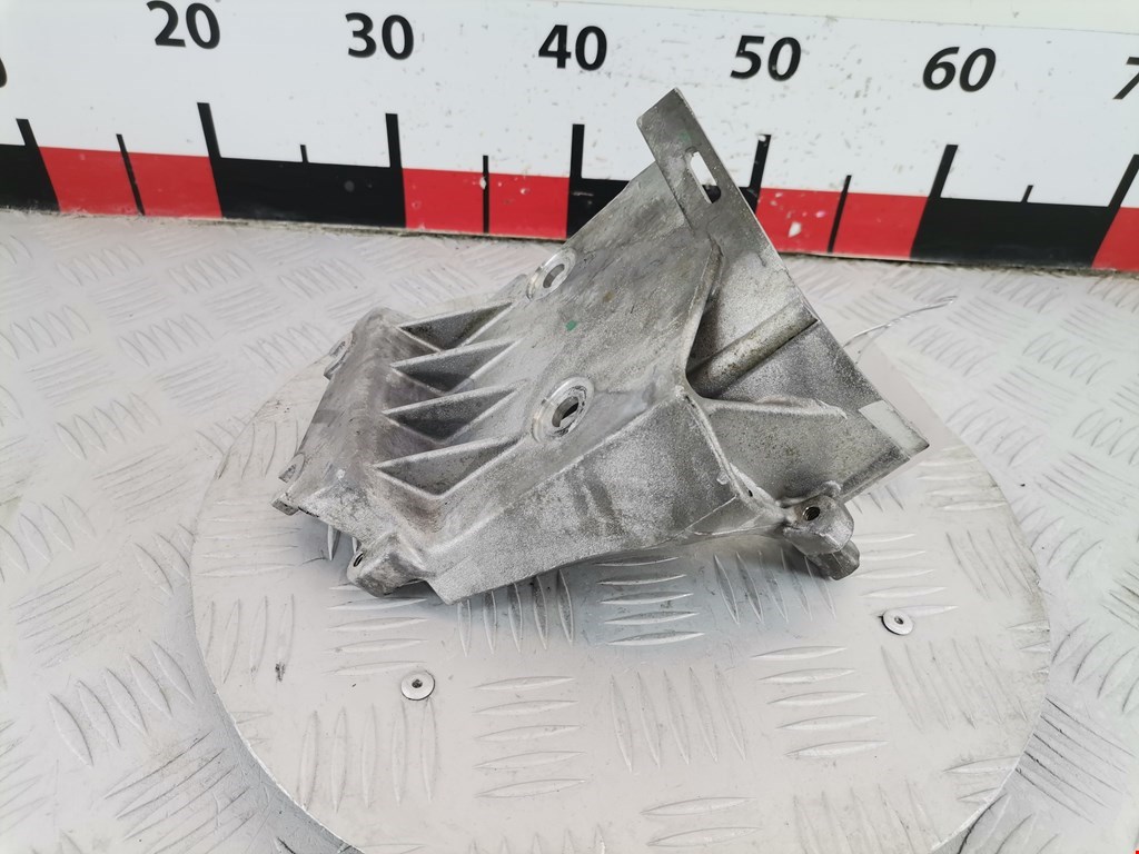 Кронштейн ТНВД AUDI A8 D3 2003-2010