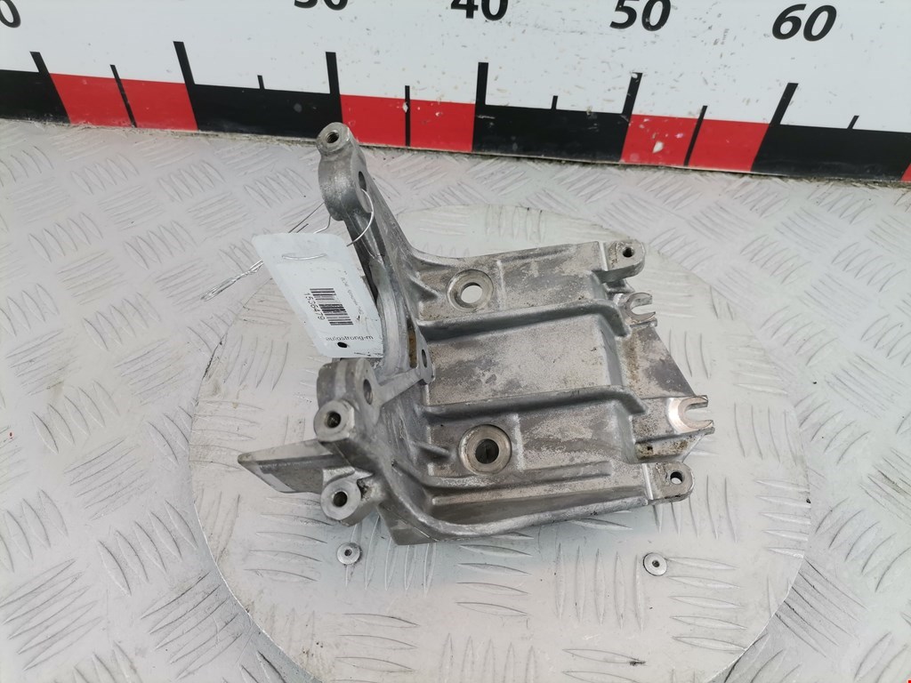 Кронштейн ТНВД AUDI A8 D3 2003-2010