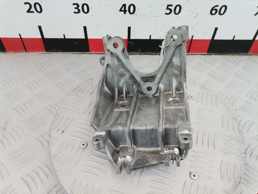 Кронштейн ТНВД AUDI A8 D3 2003-2010