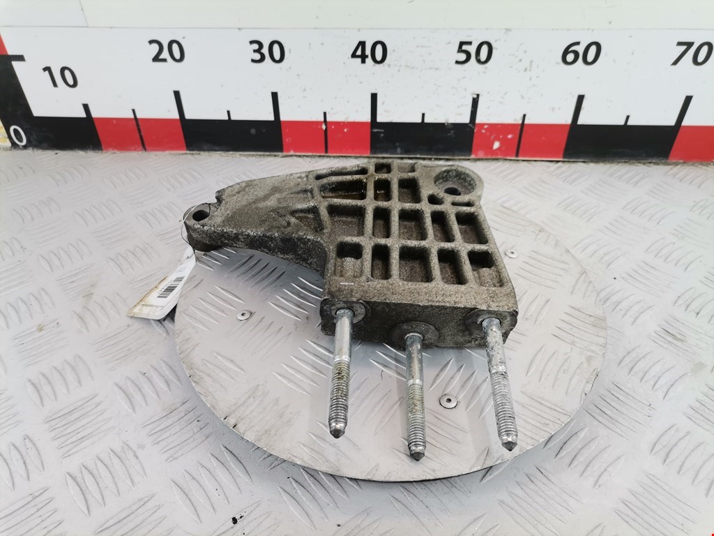 Кронштейн (крепление лапа) двигателя Opel Vectra B (1995-2002)