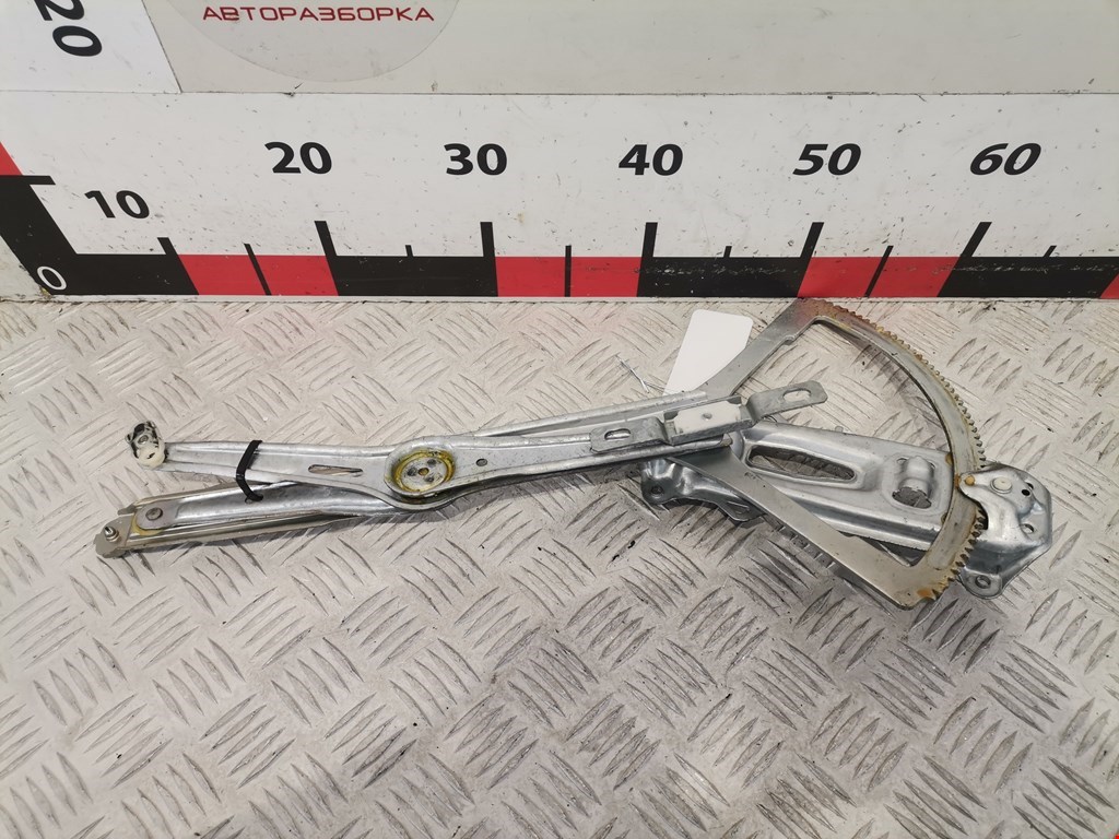 Стеклоподъемник механический двери передней правой Opel Corsa C (2000-2006)