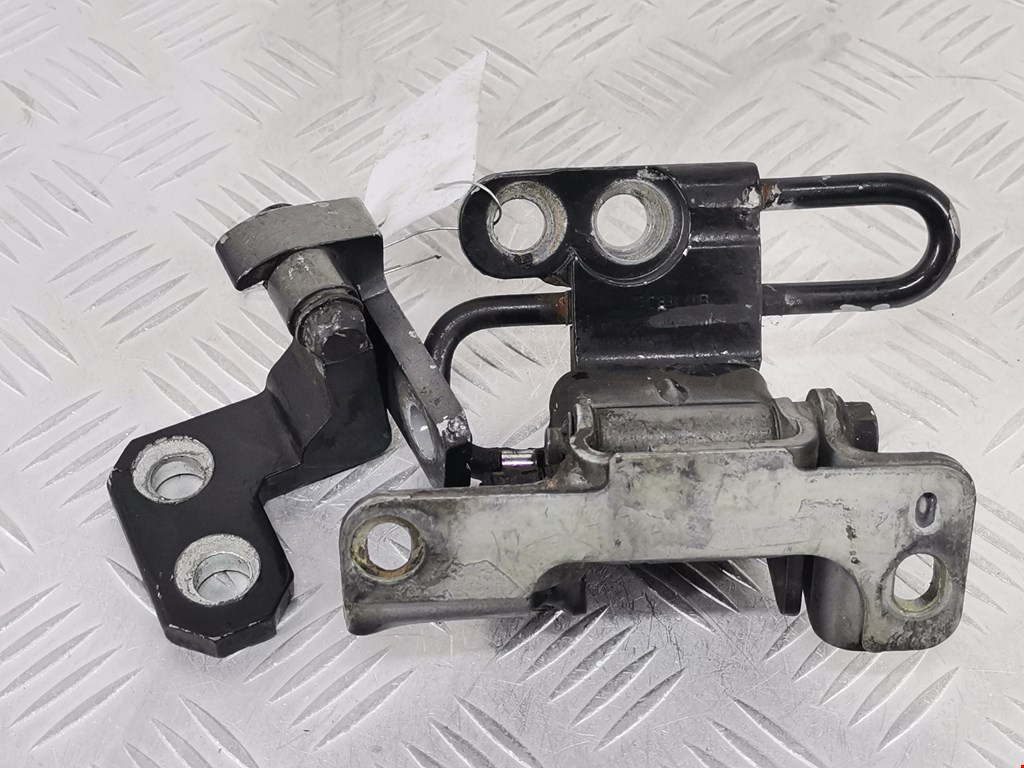 Петля двери передней левой Volkswagen Phaeton (2002-2016)