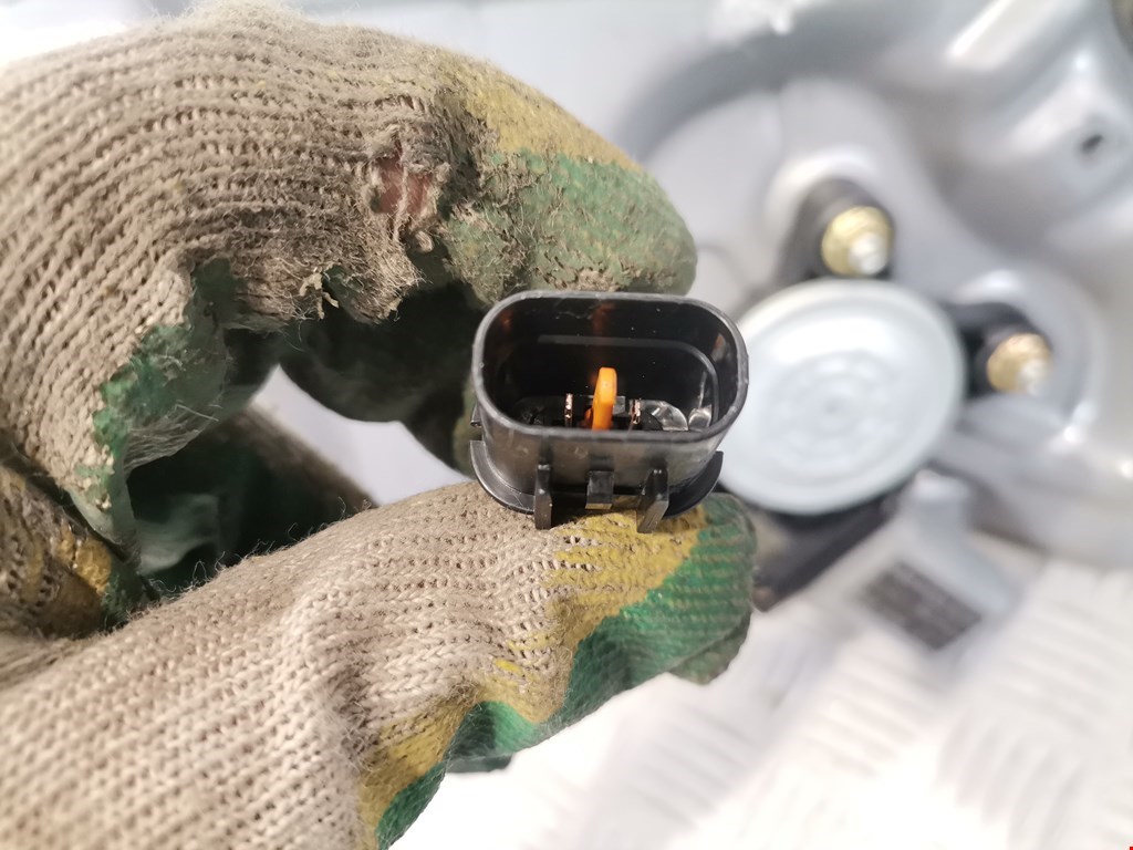 Стеклоподъемник задний левый HYUNDAI Santa Fe SM/ Classic 2000-2012