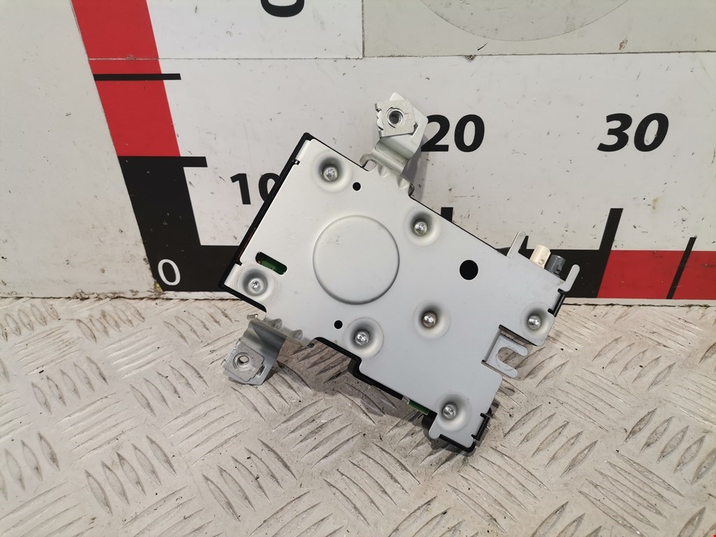 Усилитель антенны AUDI A3 8P 2003-2013