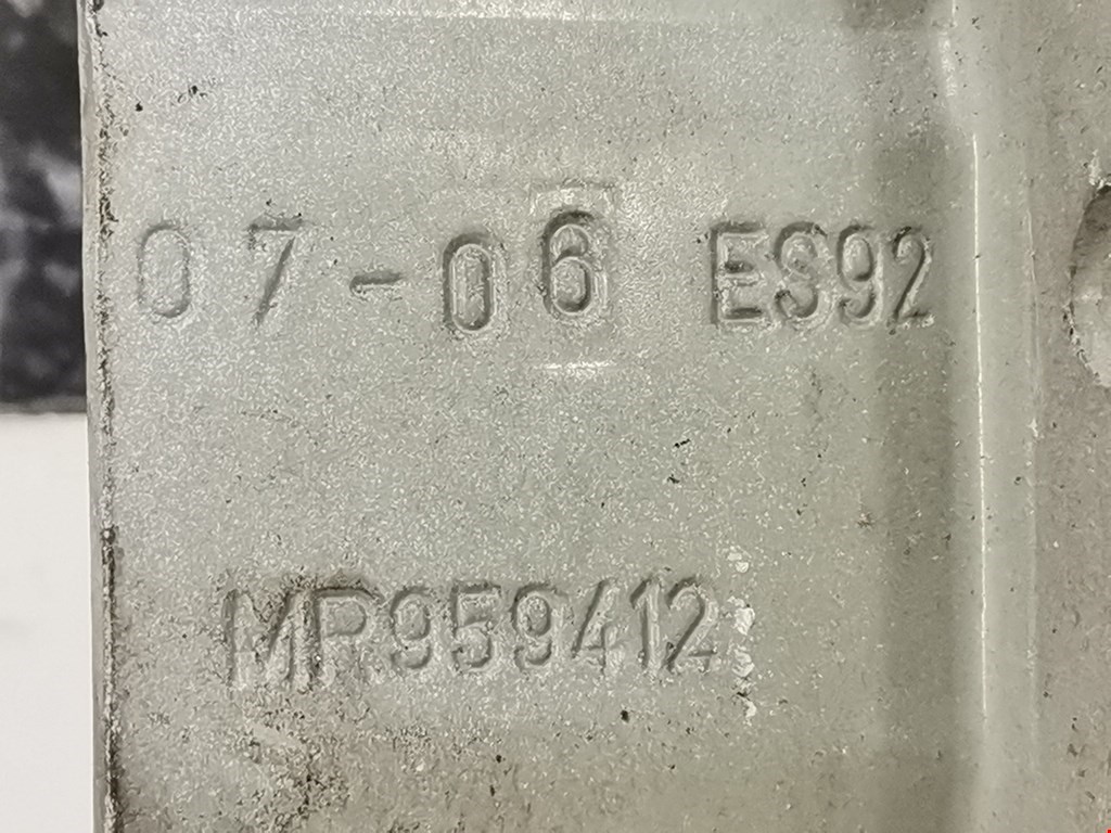 Петля капота левая/правая MITSUBISHI Colt Z3 2003-2012