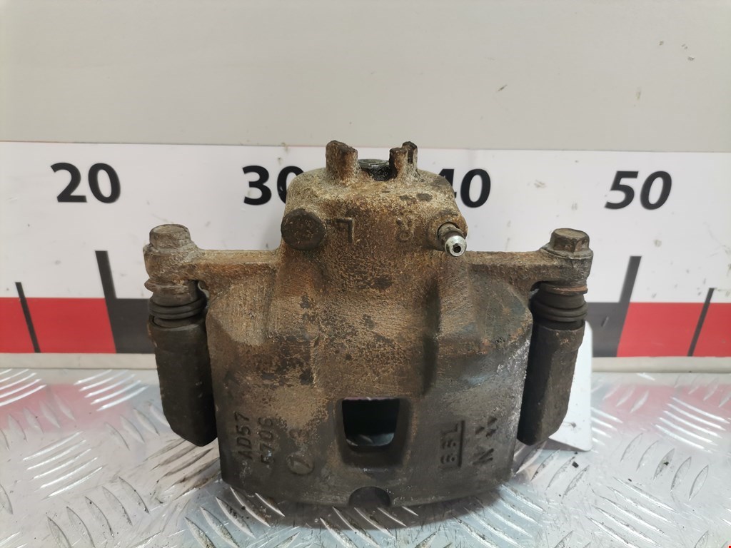 Суппорт передний правый SUBARU Legacy 1998-2004