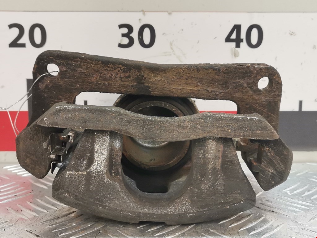 Суппорт передний правый SUBARU Legacy 1998-2004