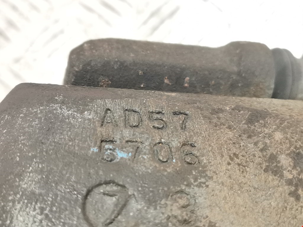 Суппорт передний правый SUBARU Legacy 1998-2004