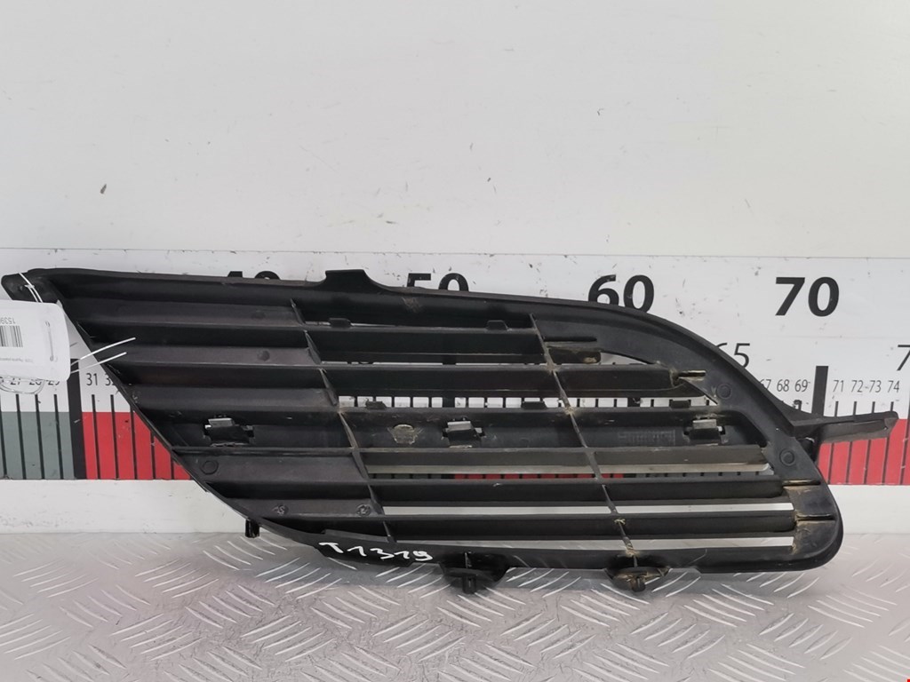 Решетка радиатора NISSAN Almera Tino 2000-2006