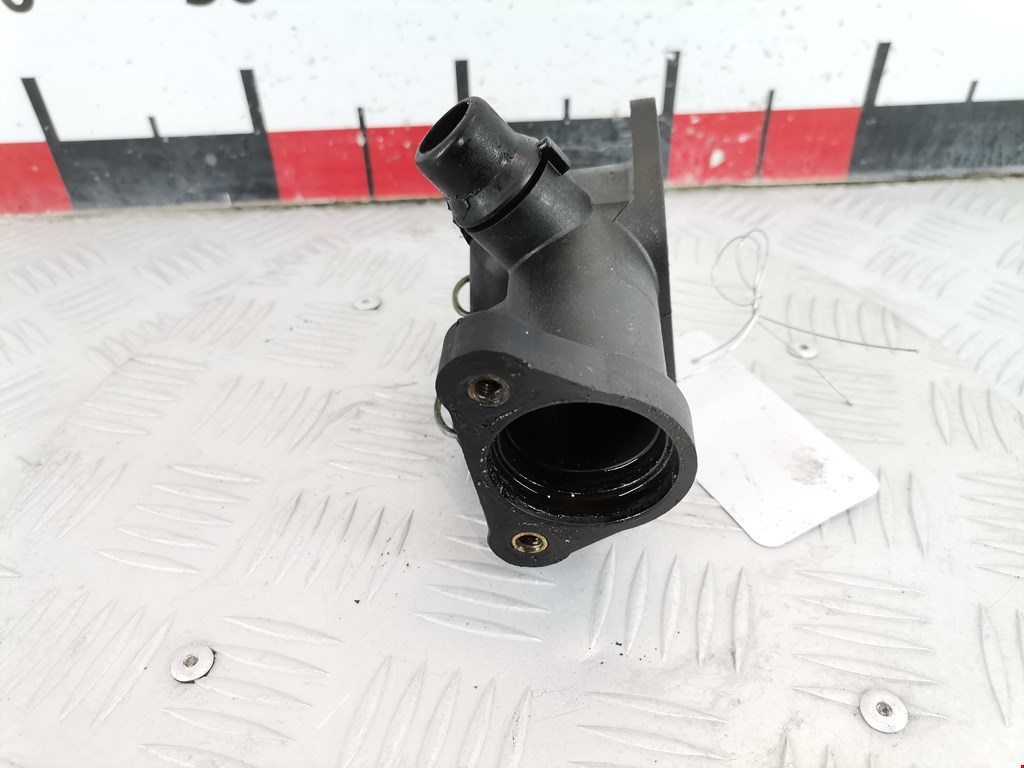 Тройник системы охлаждения AUDI A4 B5 1995-2001