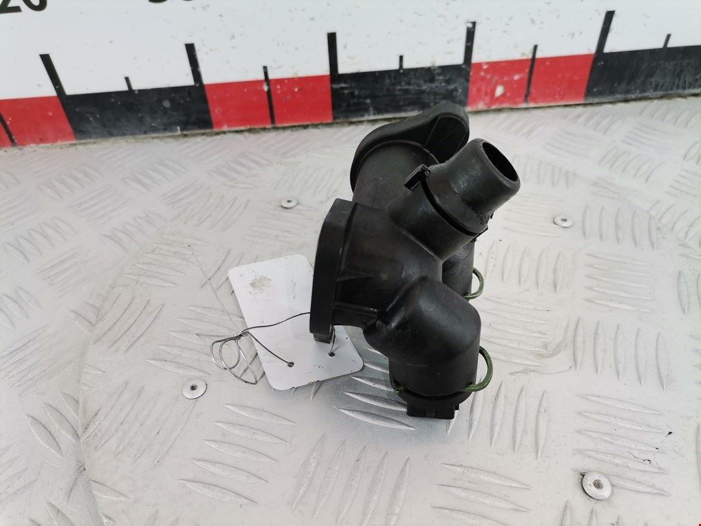 Тройник системы охлаждения AUDI A4 B5 1995-2001