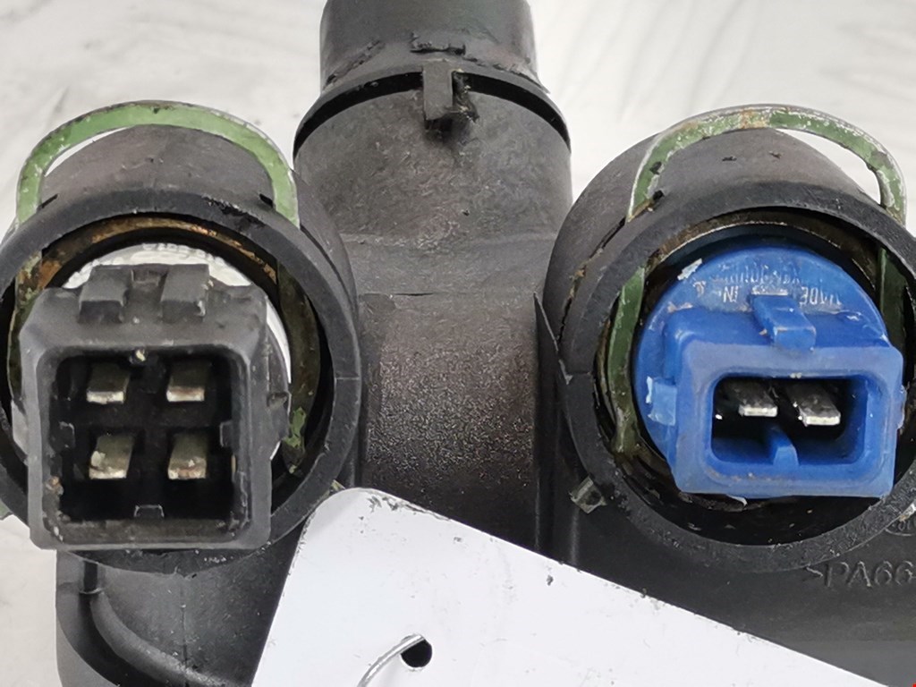 Тройник системы охлаждения AUDI A4 B5 1995-2001