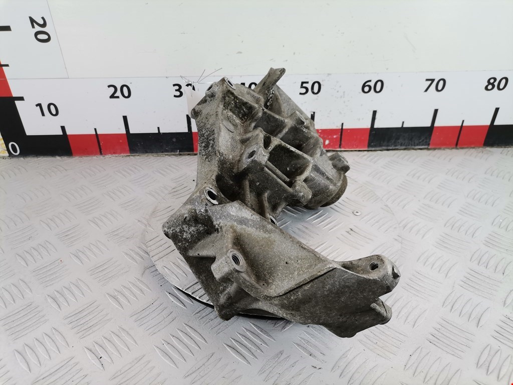 Кронштейн генератора AUDI A4 B5 1995-2001