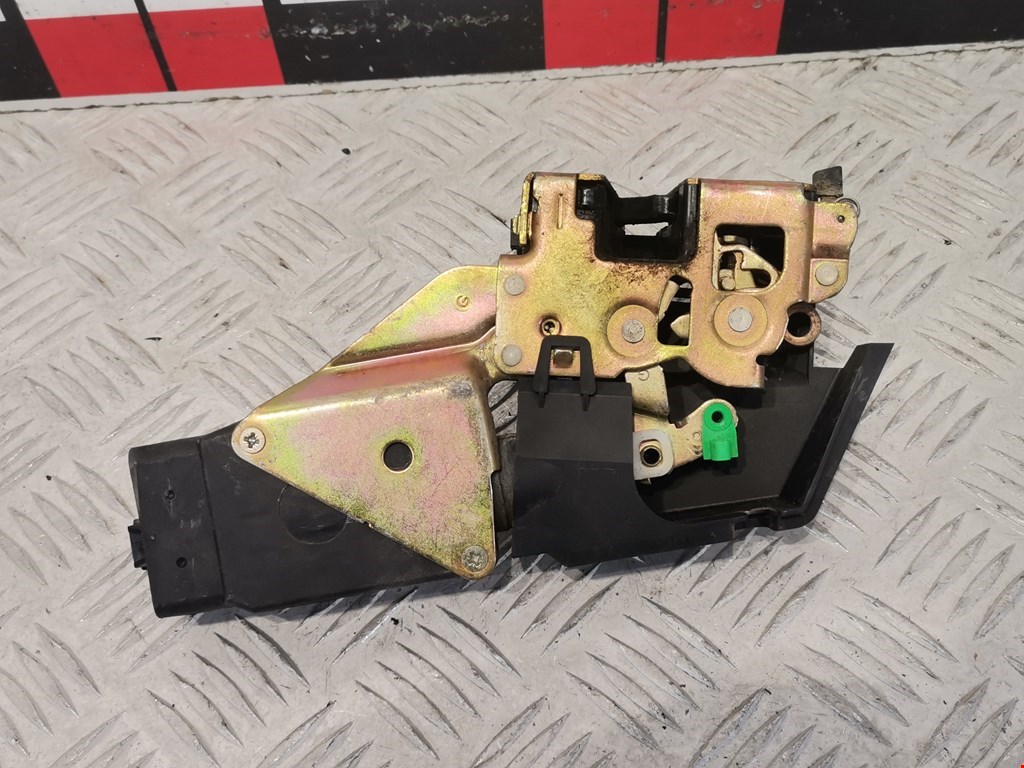 Замок двери задней левой MITSUBISHI Space Star 1999-2006